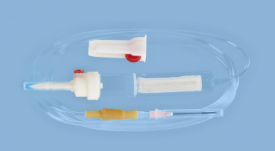 Система для вливаний гемотрансфузионная для крови с пластиковой иглой — 20 шт/уп купить оптом в Уфе